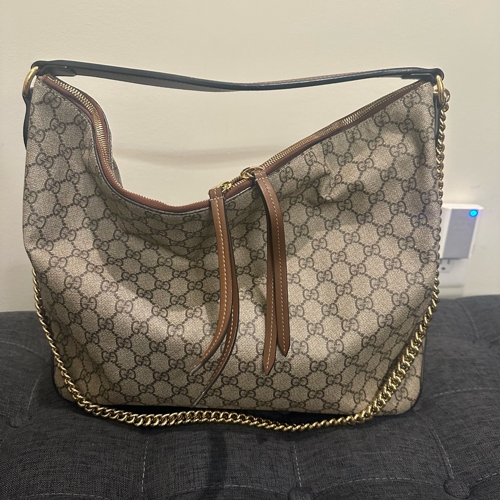 Gucci linea large Hobo in Monogram Supreme Canvas